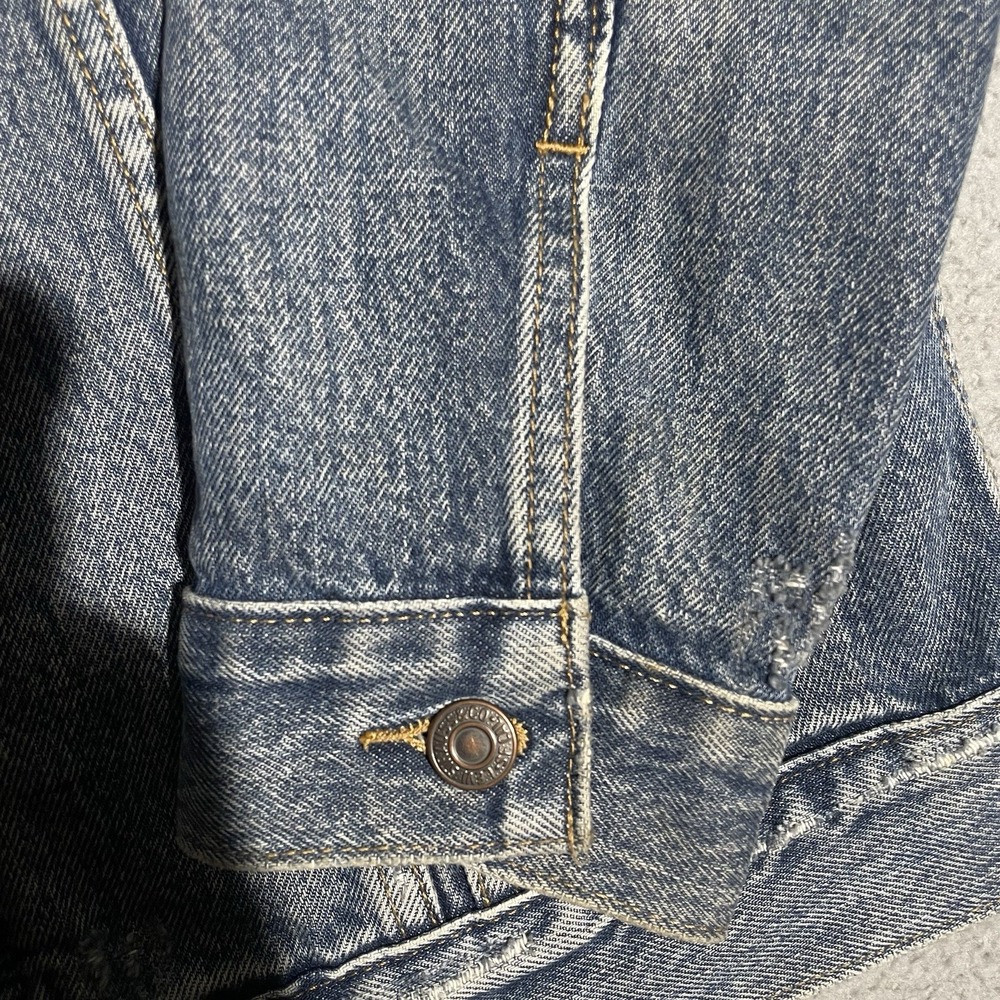 Levis Premium Jacket Men’s Medium Blue Denim Trucker Distressed Coat Big E - Picture 3 of 14